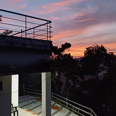 3R Residency Munnar Hostel ภายนอก รูปภาพ