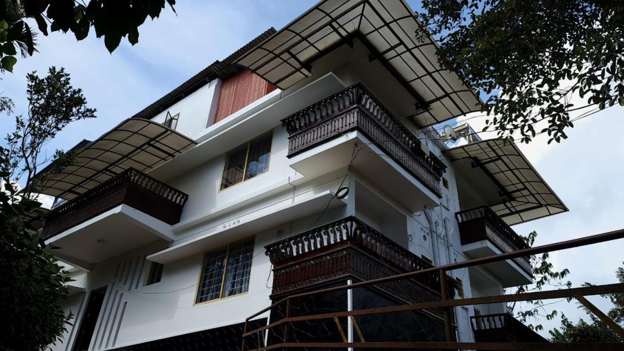 3R Residency Munnar Hostel ภายนอก รูปภาพ