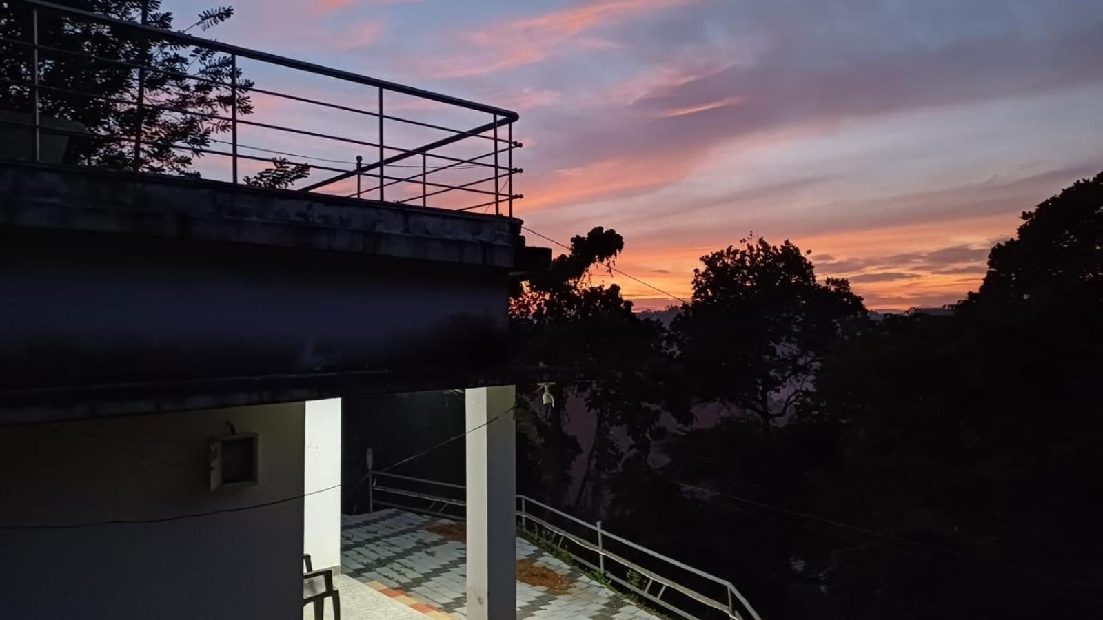 3R Residency Munnar Hostel ภายนอก รูปภาพ
